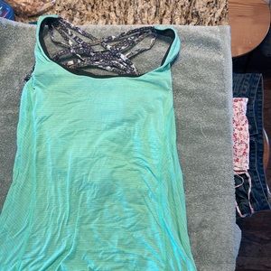 Lulumone work out top size 4 no tags